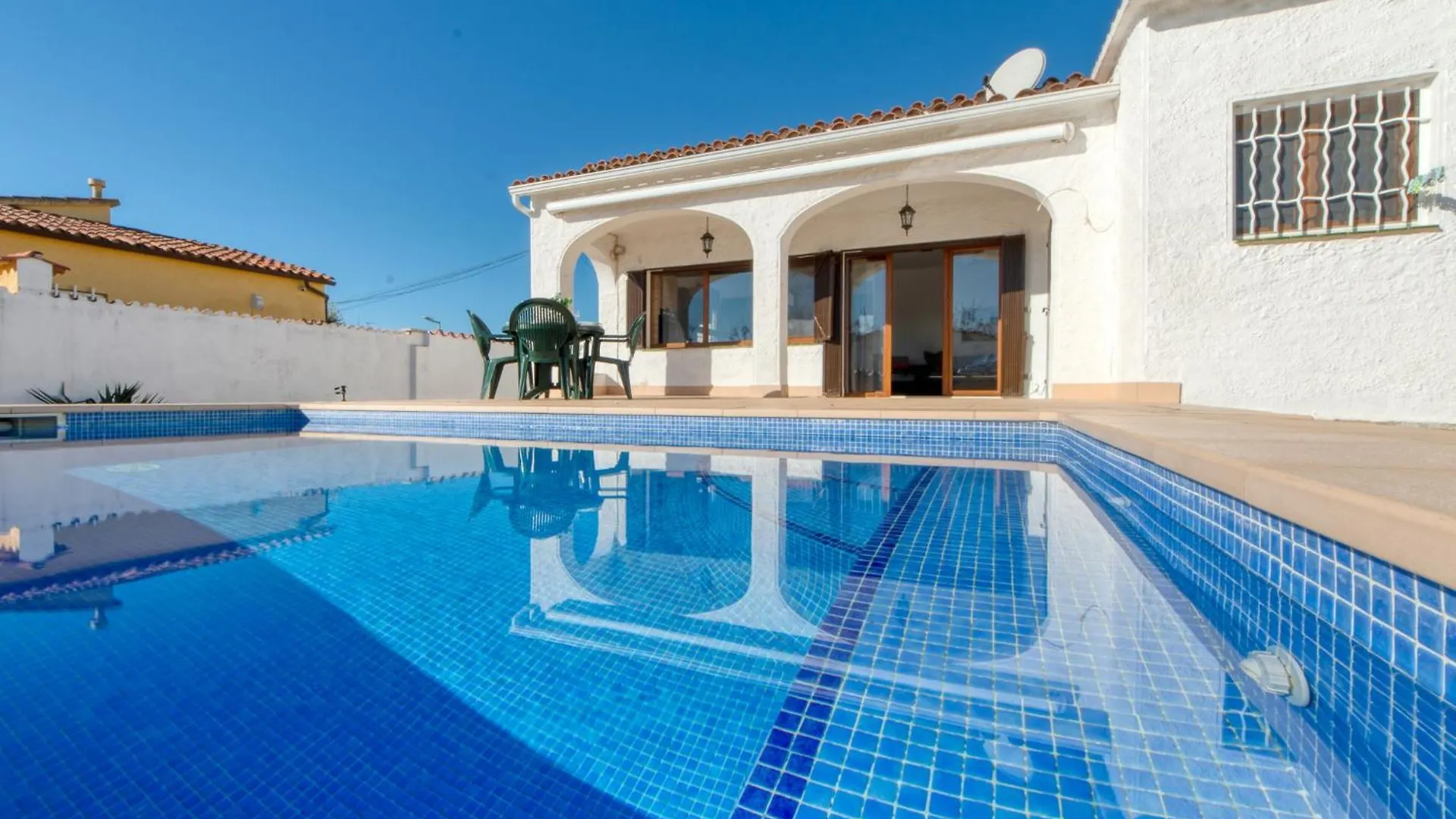 Holiday Home Cala By Interhome Empuriabrava